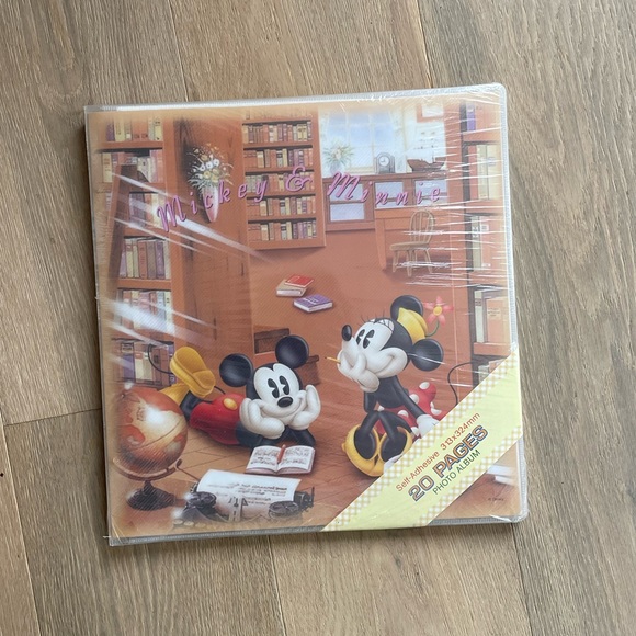 NWOT Disney Mickey & Minnie y2k photo album - Picture 1 of 2